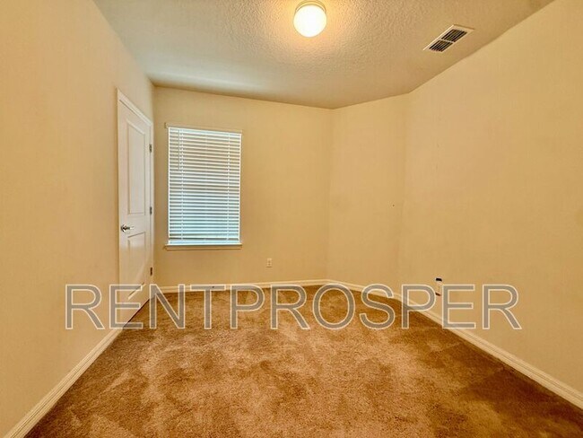 Building Photo - 5203 Northern Flicker Dr