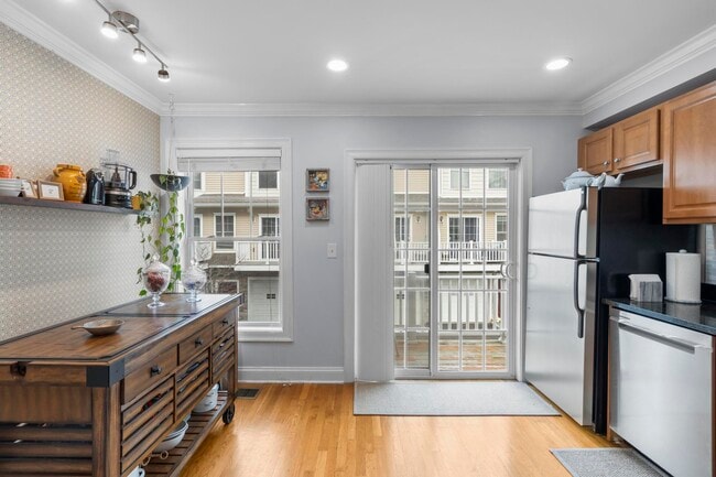 Building Photo - 85 Camp Ave