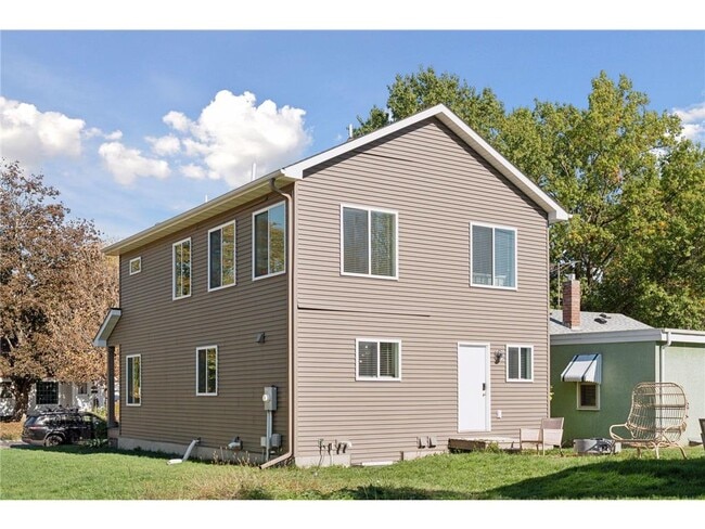 Building Photo - 2084 Reaney Ave E