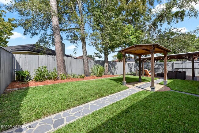 Building Photo - 9126 Trevi Cir W