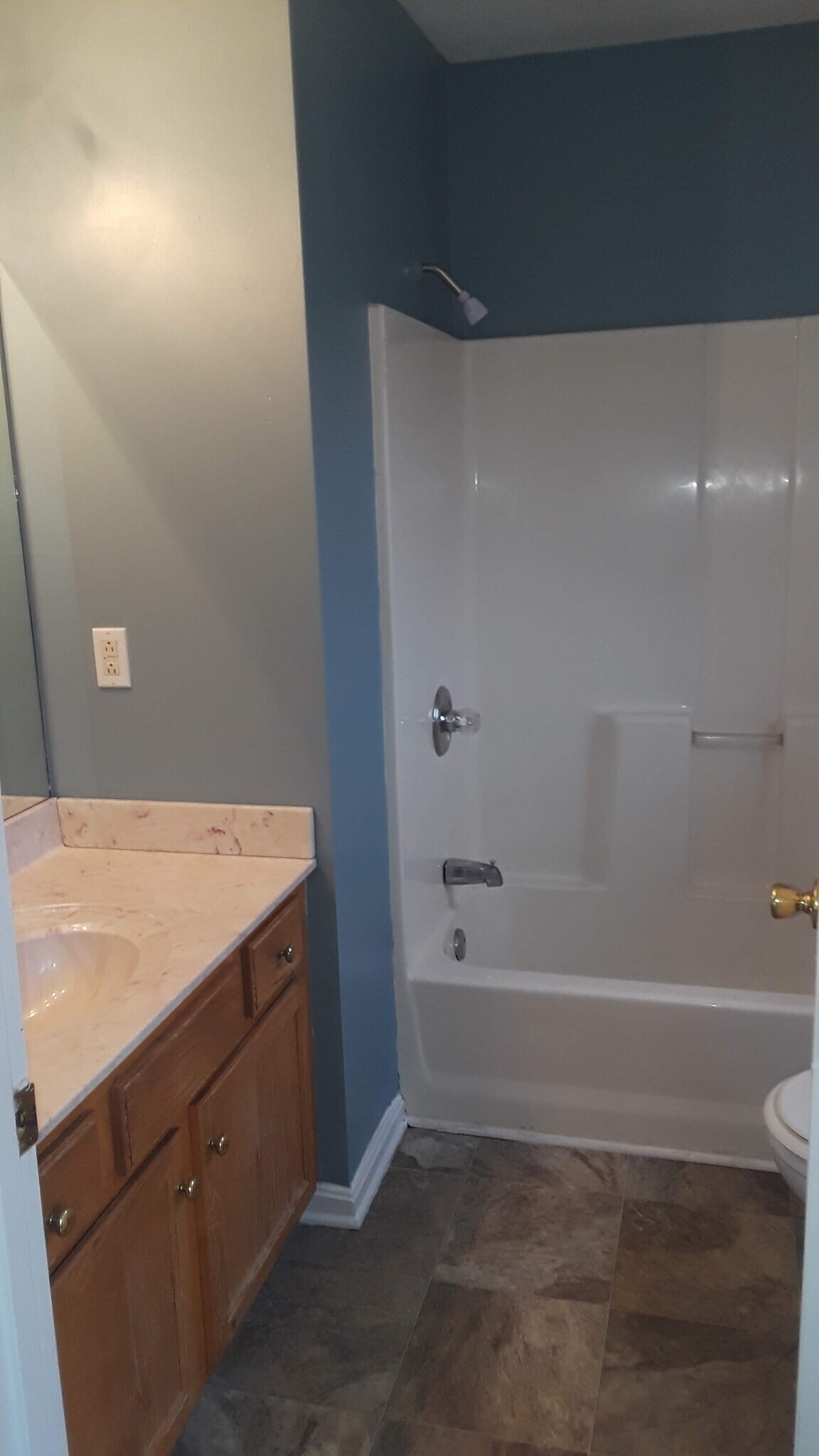 Master bathroom - 1216 Lipps Ln