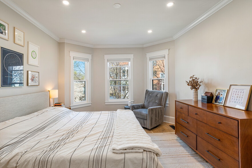 Primary - 118 15th St NE