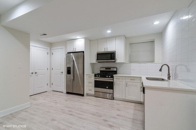 Building Photo - 1914 W Crystal St