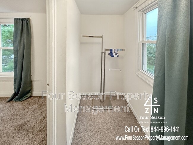 Building Photo - 338 S Locust St