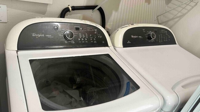 Building Photo - 660 Sunnyside Ave