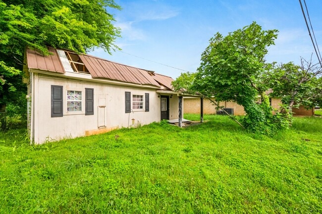 Building Photo - 2020 Clover Ln