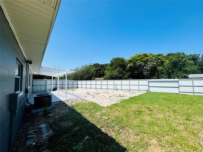 Building Photo - 6603 Cocos Dr