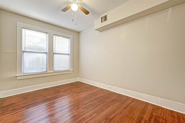 Building Photo - 1748 Richmond Ave
