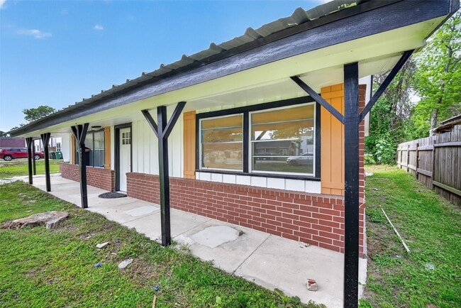 Building Photo - 8221 Bigwood St