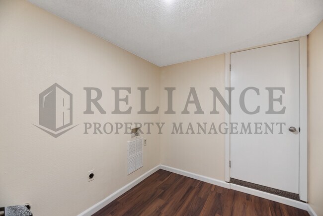 Building Photo - 5714 E Harry St