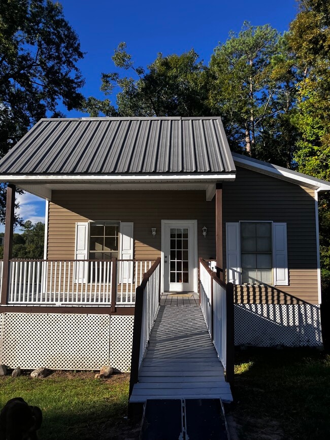 Building Photo - 174 Golden Meadow Dr