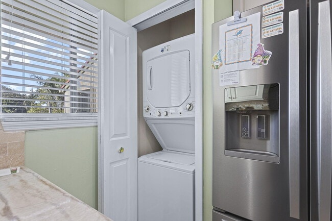 Building Photo - 5473 SE Miles Grant Rd