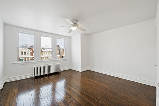 Building Photo - Warm & Welcoming, Move-In Ready West End Twin | 3 Bedroom 1 Bathroom