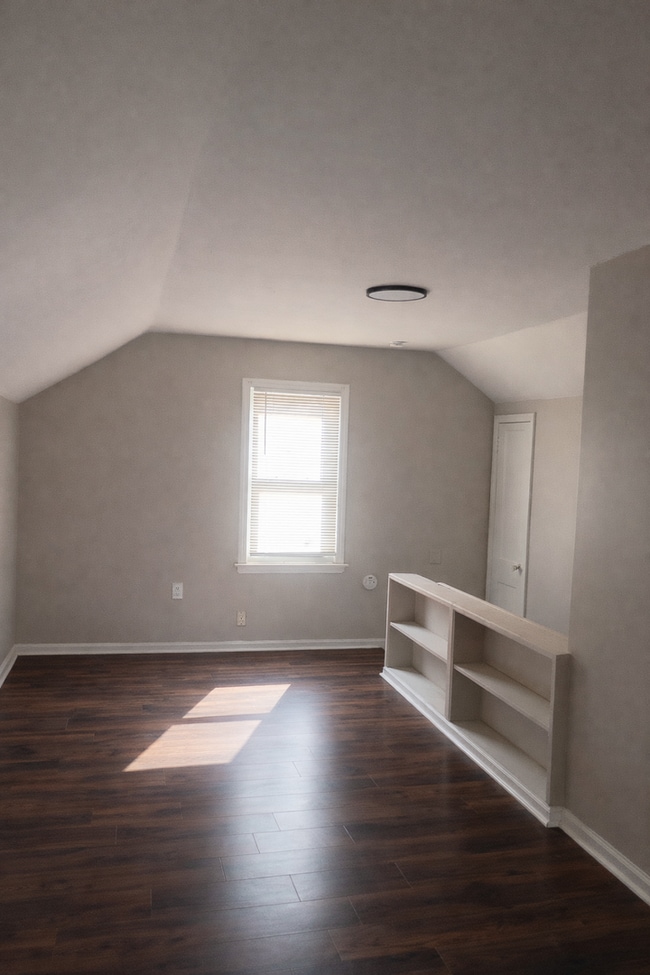 Building Photo - 3 Bedroom, 1 Bath