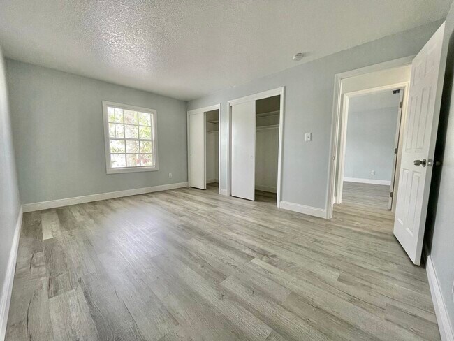 Building Photo - 4730 Coquina Key Dr SE