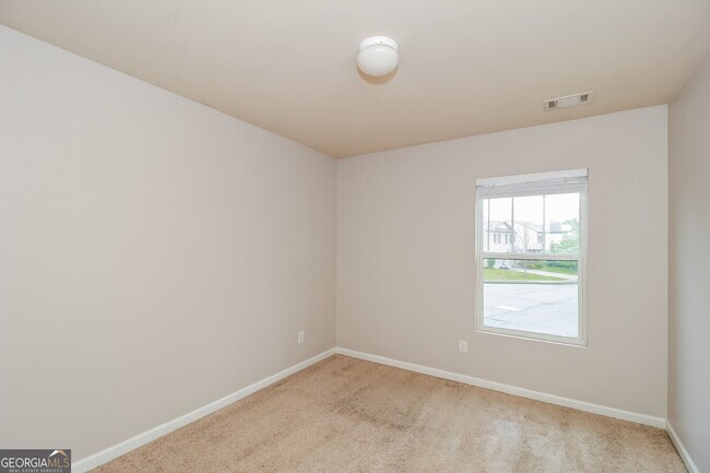 Building Photo - 2944 S Hills