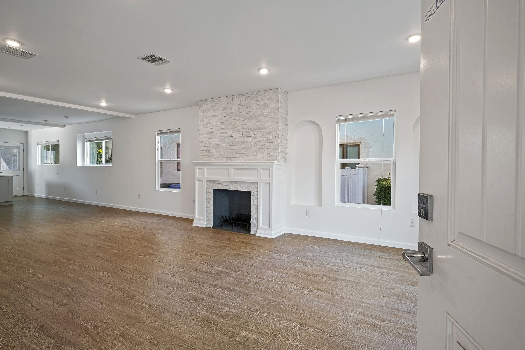 Building Photo - 1238 S Burnside Ave