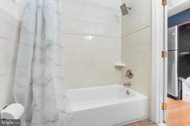 Building Photo - 550 Hobart Pl NW