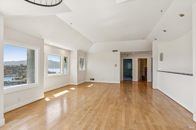 Building Photo - 95 Spring Ln