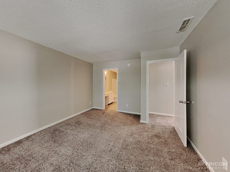 Building Photo - 2340 Bristol Dr