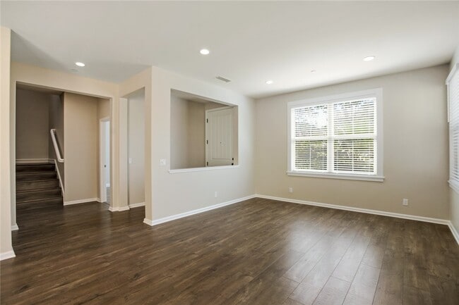 Building Photo - 55 Jade Flower