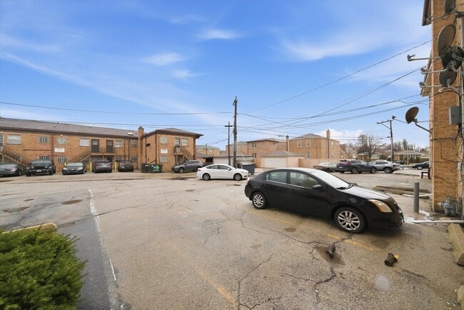 Building Photo - 7709 W Marwood Ave