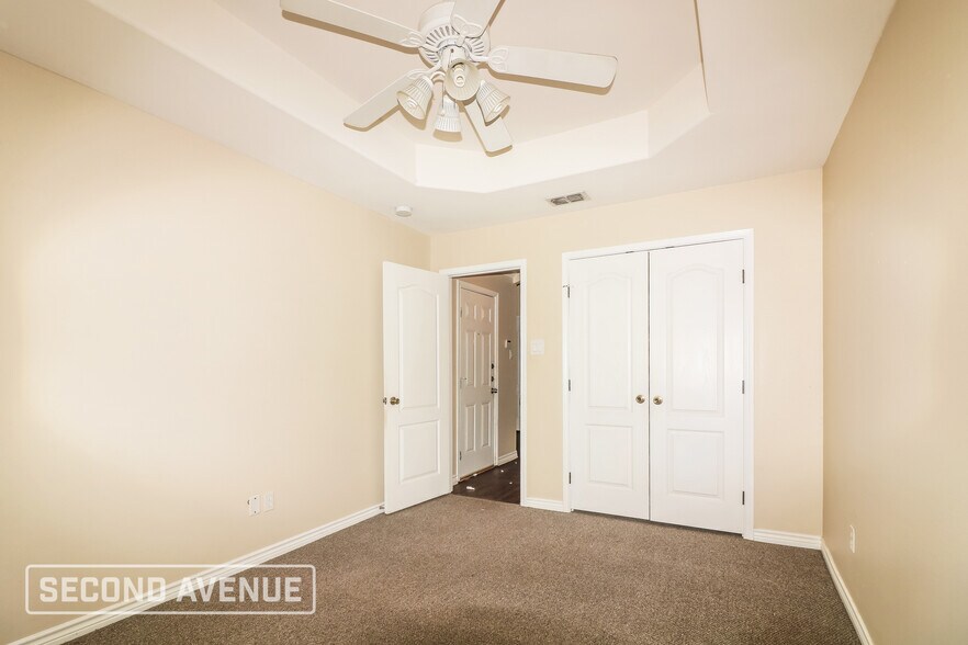 Building Photo - 2422 Luzius Dr