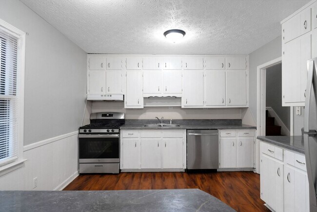 Building Photo - Spacious 4BR House in Lawrenceville