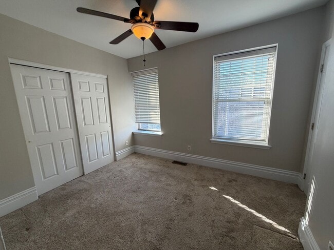 Building Photo - Garden District Gem Just Steps from It All