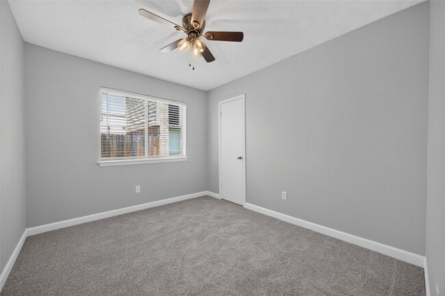 Building Photo - 2450 Long Reach Dr