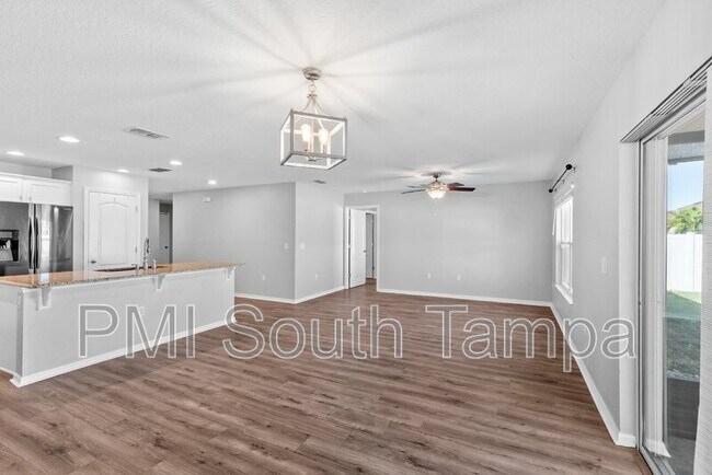 Building Photo - 10602 Massimo Dr