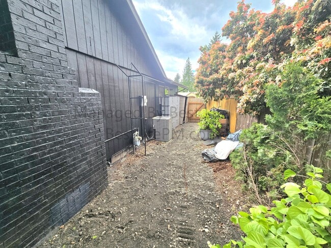 Building Photo - 150 Narain Ct