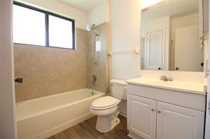 Building Photo - 2040 San Marcos Dr SE