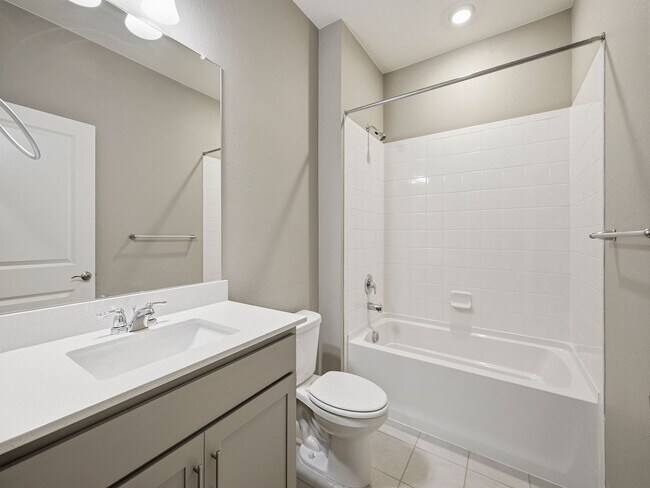 Building Photo - Gorgeous 4-Bed 2-Bath home Fort Collins, CO!