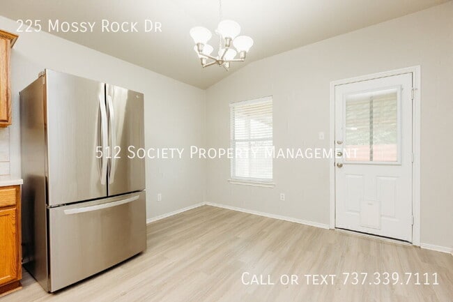 Building Photo - 225 Mossy Rock Dr