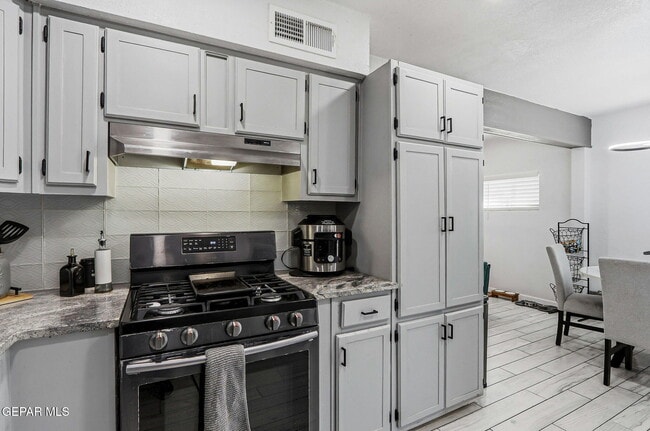 Building Photo - 7740 Phoenix Ave