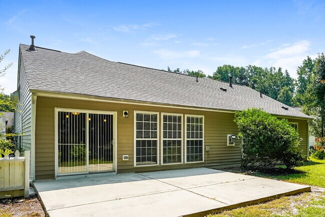 Building Photo - 204 Yellow Jasmine Path