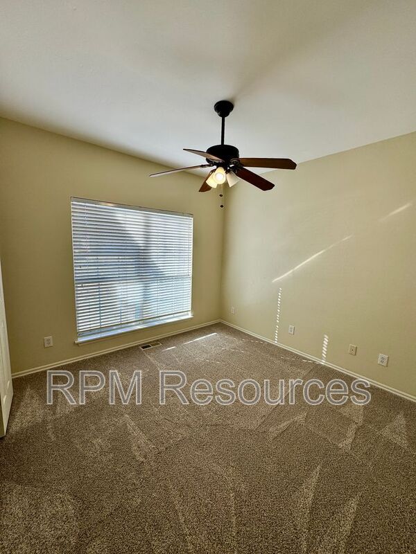 Building Photo - 6213 N Woodcreek Ct