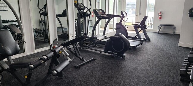 Building Photo - 914 N Lake Destiny Rd