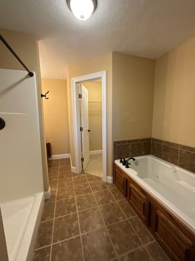 Building Photo - 110 James Dr