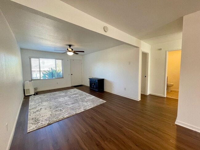 Building Photo - Single Story Condo on ground floor located...