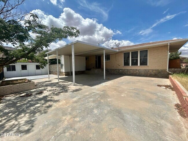 Building Photo - 2900 Polk Ave