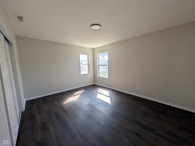 Building Photo - 451 W 26th St