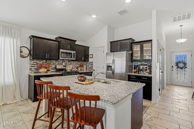 Building Photo - 14905 Tierra Escape Ave