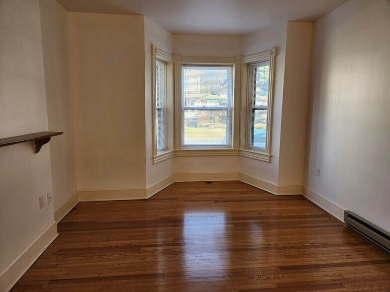 Building Photo - 125 Peyton St