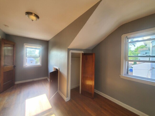 Building Photo - 3243 W 115th St
