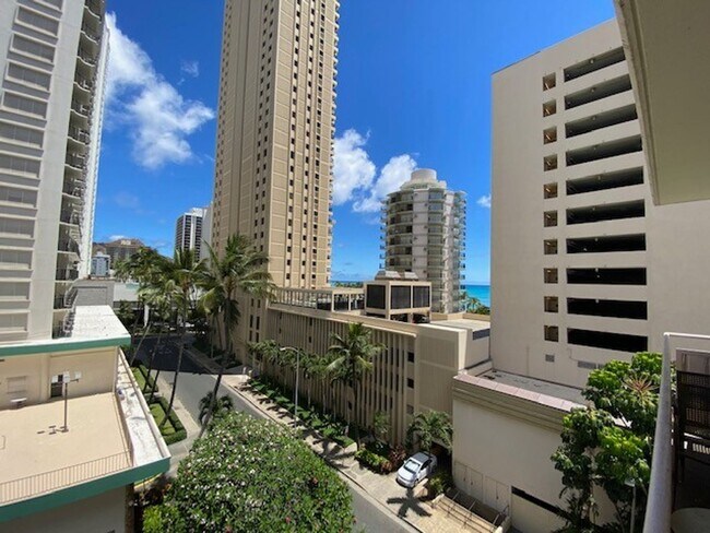 Building Photo - Studio near Waikiki Beach