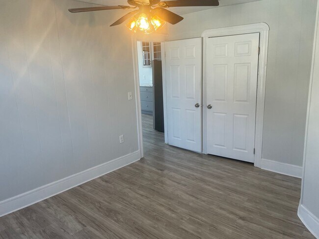 Building Photo - 21 Kenyon Ave