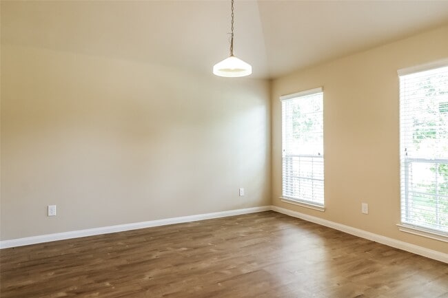 Building Photo - 11922 Brightwood Dr