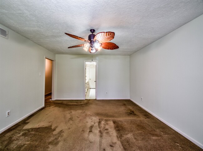 Building Photo - 8022 La Brea Dr